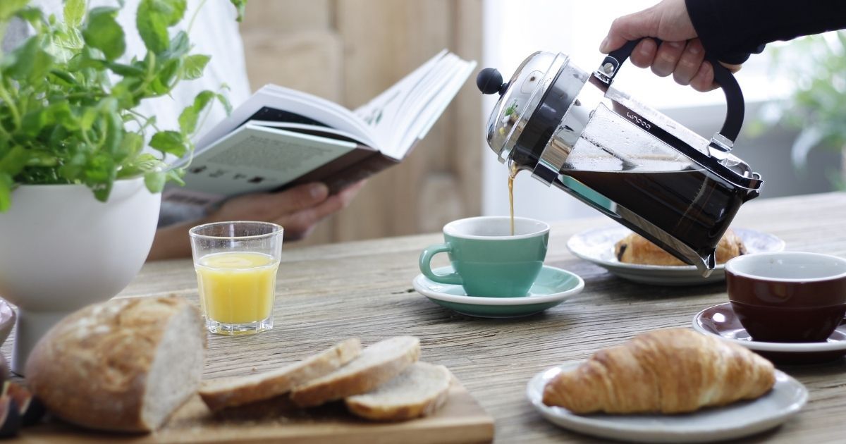 How to brew coffee with a French press - Crema